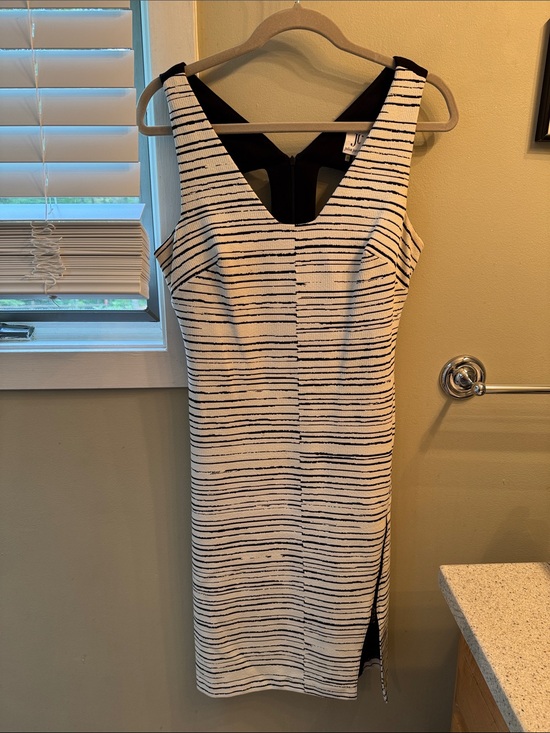 julia jordan Dresses & Skirts - julia jordan Black and White Striped V-Neck Sheath Dress with Back Cutout.